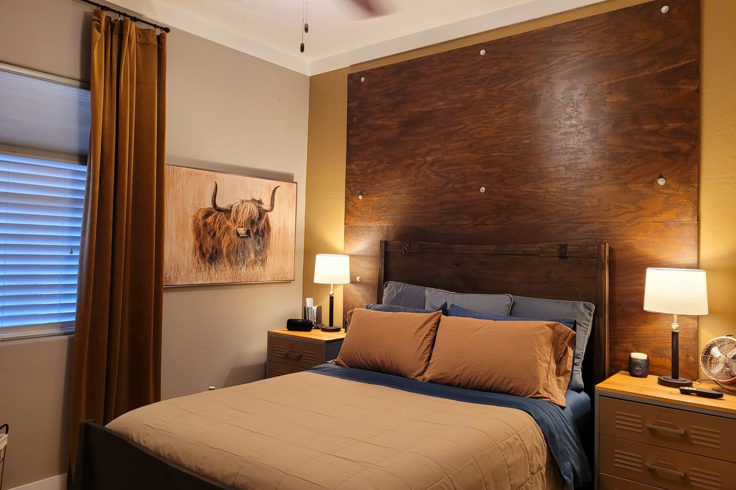 Bedroom w/ Adjustable Queen Bed Accomodations