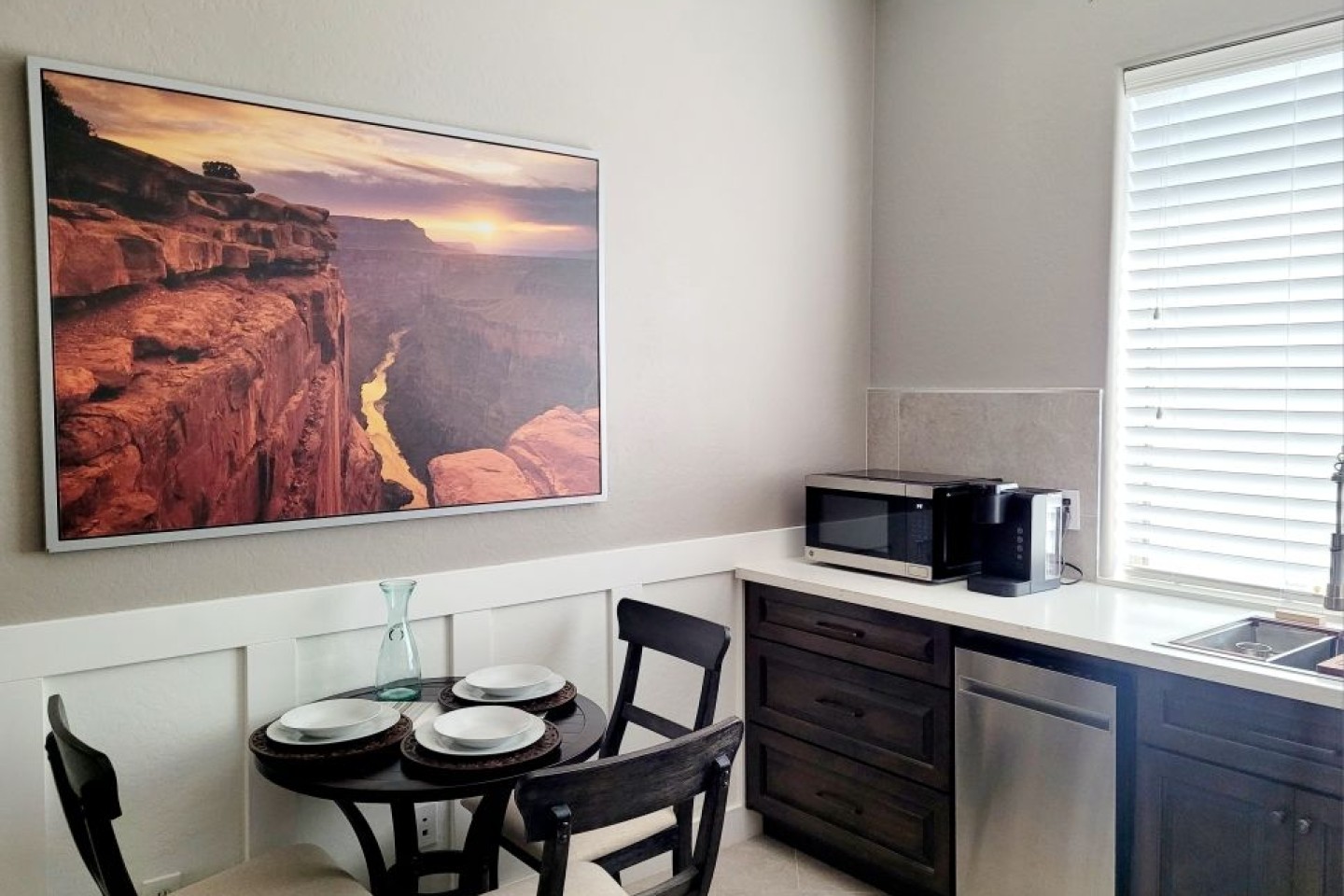 Dining & Kitchenette