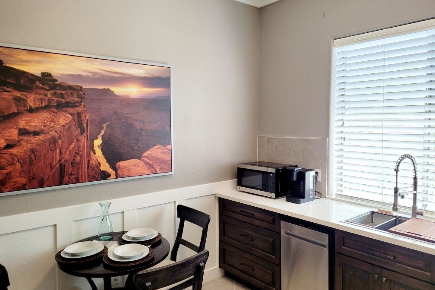 Dining & Kitchenette